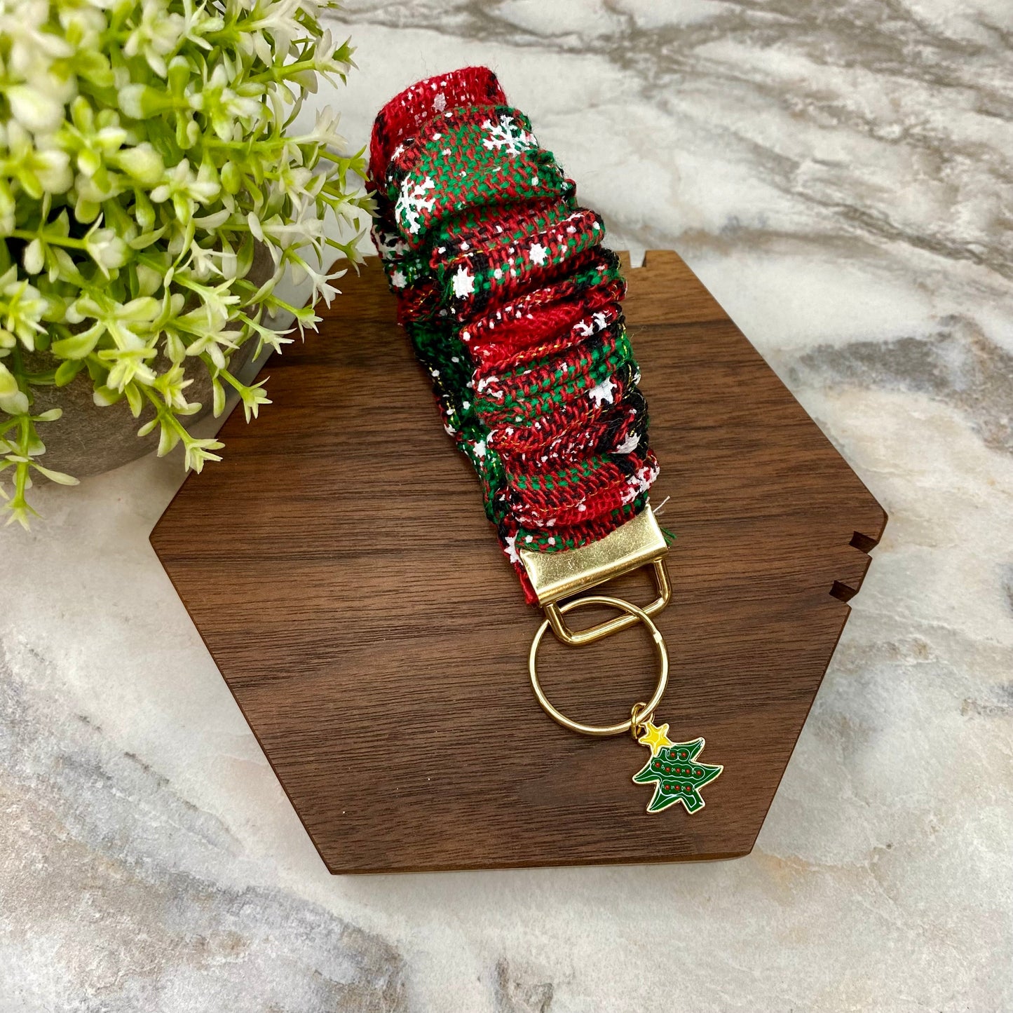 Scrunchie Bracelet Keychain - Christmas - Red Green Tree